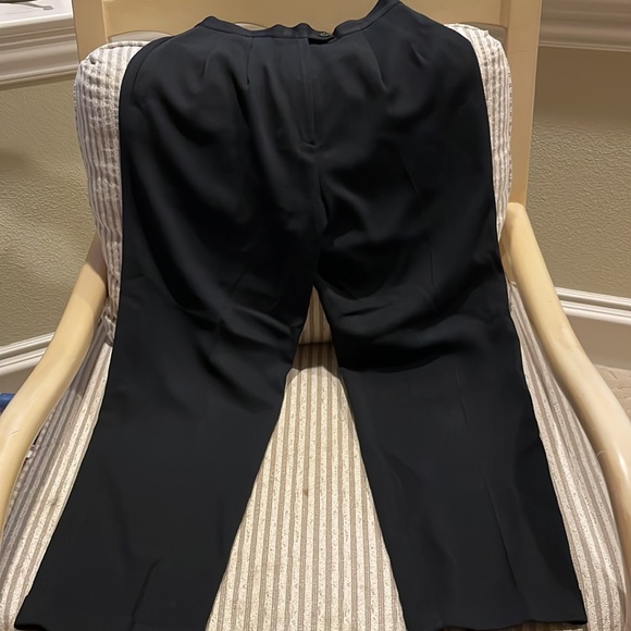 Kasper black pleated/ cuffed pant suit, zip up jacket size 8P - Picture 2 of 9